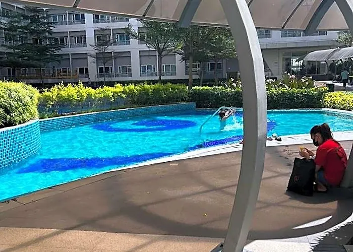 1 Bedroom With Balcony Near Airport Bgc Taguig Отель Манила